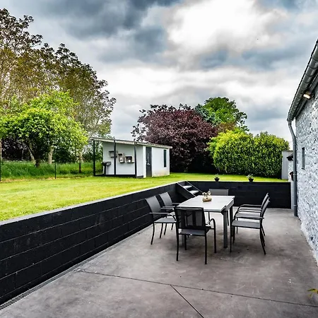 Semesterbostad La Ruchette Anthee